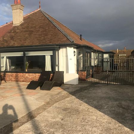 Beach House Apartment On Ground Floor With Sea View - Pet Friendly Cleveleys Exterior foto