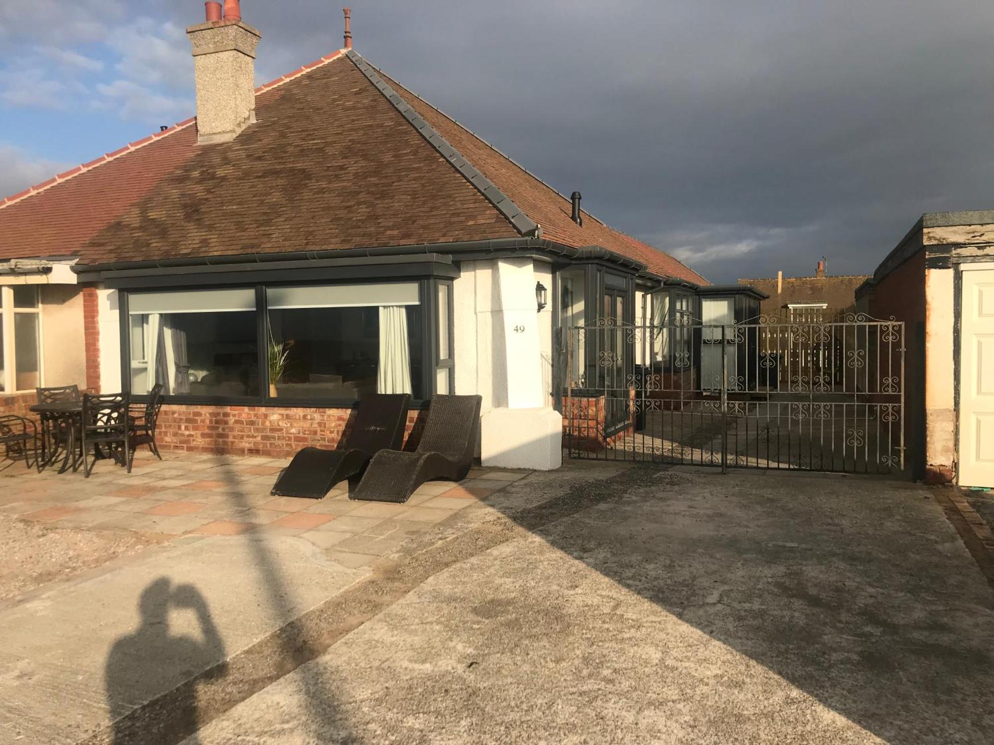 Beach House Apartment On Ground Floor With Sea View - Pet Friendly Cleveleys Exterior foto