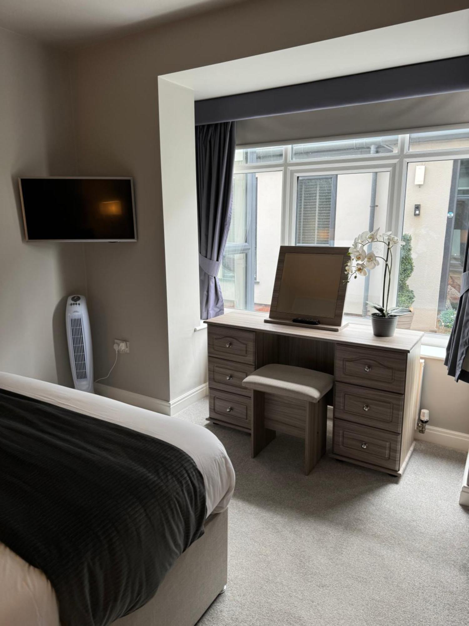 Beach House Apartment On Ground Floor With Sea View - Pet Friendly Cleveleys Exterior foto