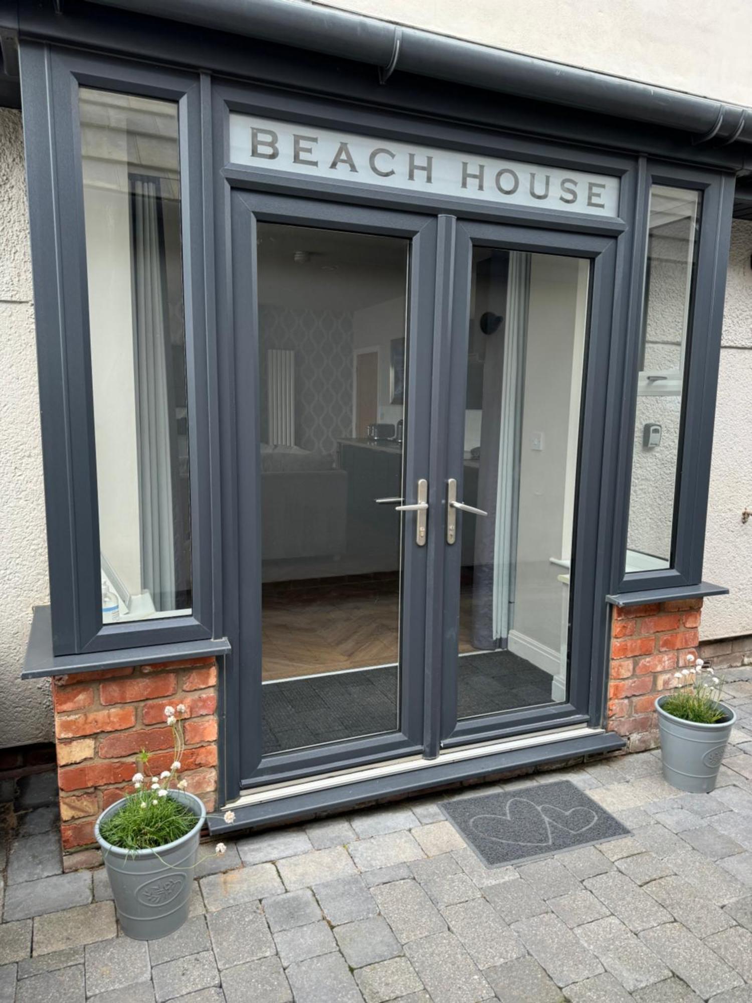 Beach House Apartment On Ground Floor With Sea View - Pet Friendly Cleveleys Exterior foto
