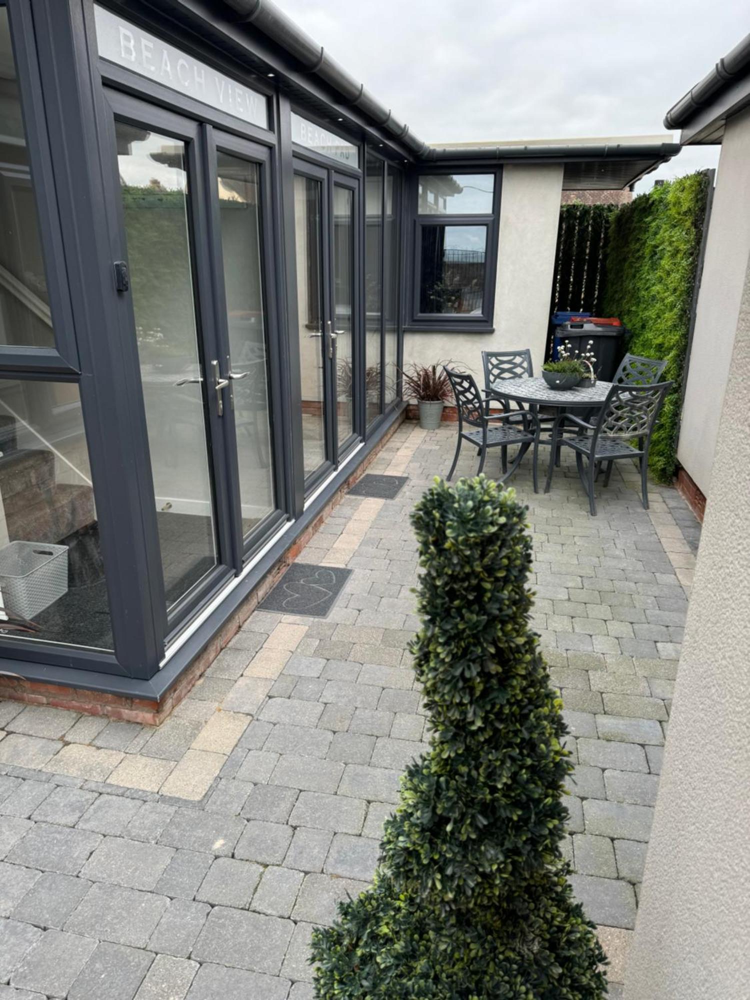 Beach House Apartment On Ground Floor With Sea View - Pet Friendly Cleveleys Exterior foto