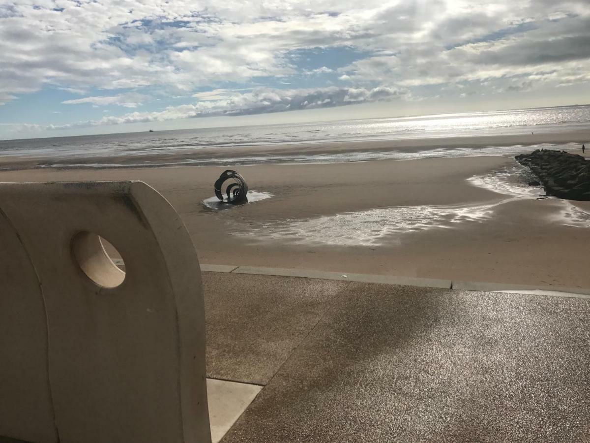 Beach House Apartment On Ground Floor With Sea View - Pet Friendly Cleveleys Exterior foto